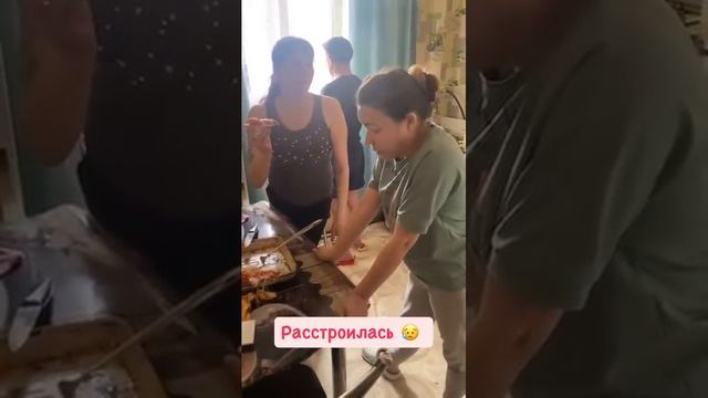 Чики пики приготовила пиццу с салом.