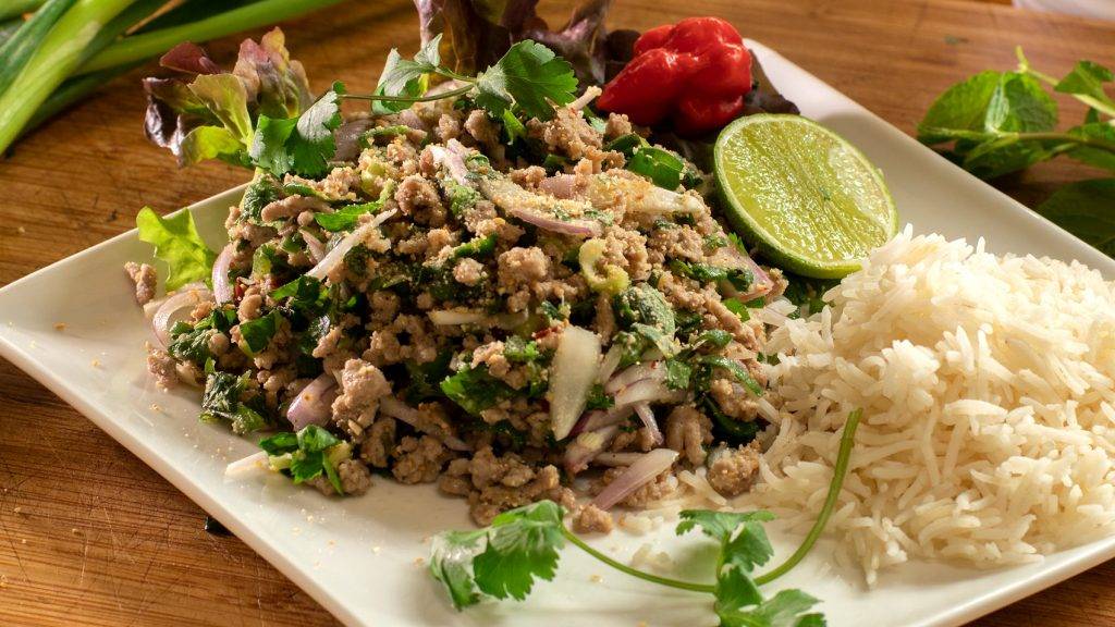 Тайский салат с курицей