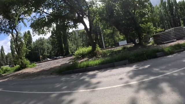 68 Начинается день с прогулки.