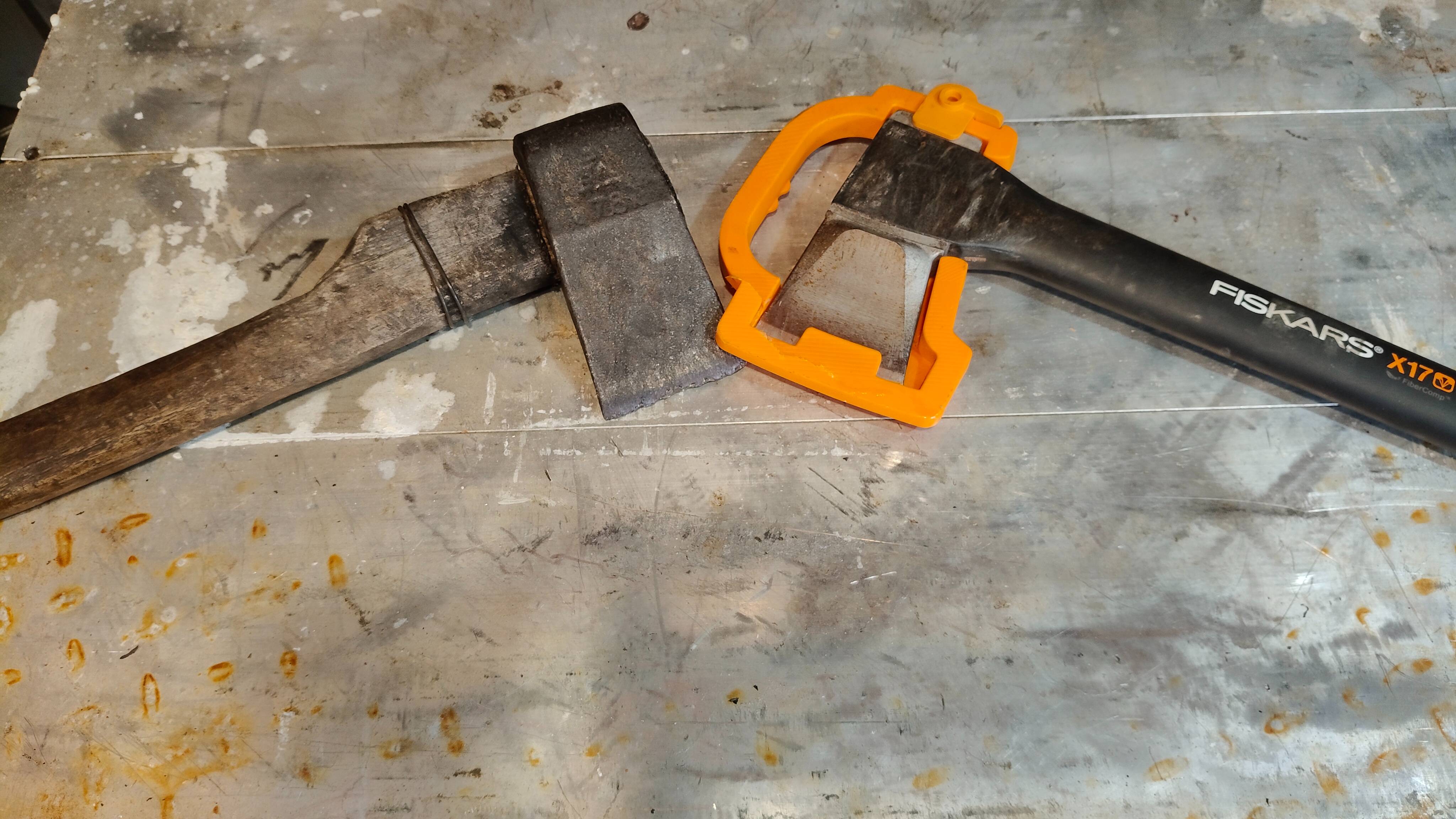 Колун из хозмага (СССР )против фискарс