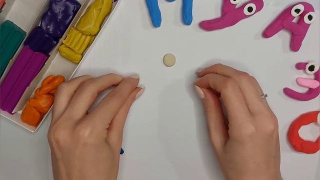 Лепим буквы из пластилина