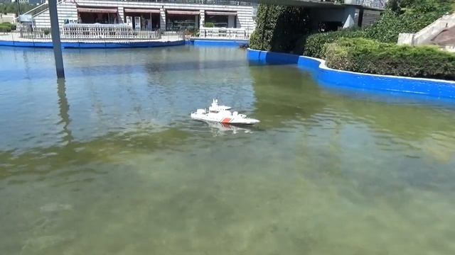 Miss Katy • Мисс Кейт - Кэти и Макс в парке с лабиринтом