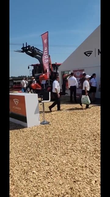 Ох уж эти беларусы.. Не стали заморачиваться с выхлопом на моте #беларус #мтз #мото #трактор #болид