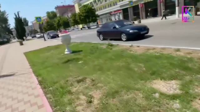 Вазоны в центре Керчи обновили
