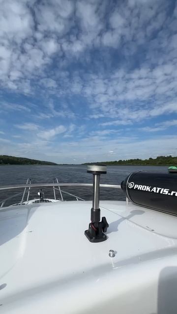 Вау лодка. Красотка 🩷

#shorts #лодка #boat #отдых #путешествие #отпуск #река #море #дети