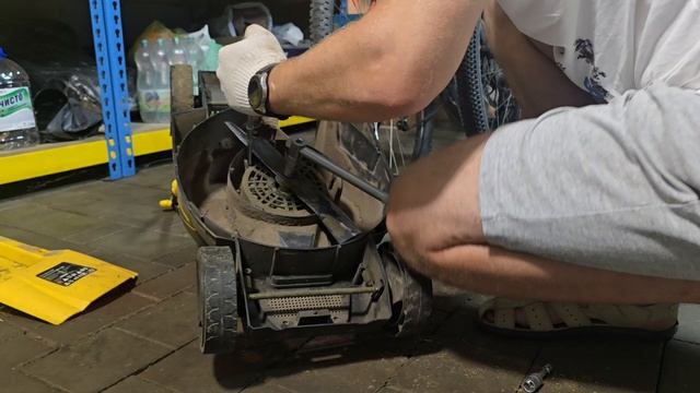 Замена ремня газонокосилки GE 1100. Часть 1. Снятие ремня.