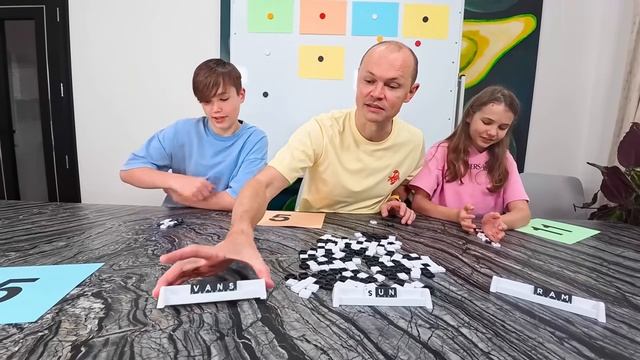 Мистер Макс Купи себе все что соберешь из букв Скрабл игры