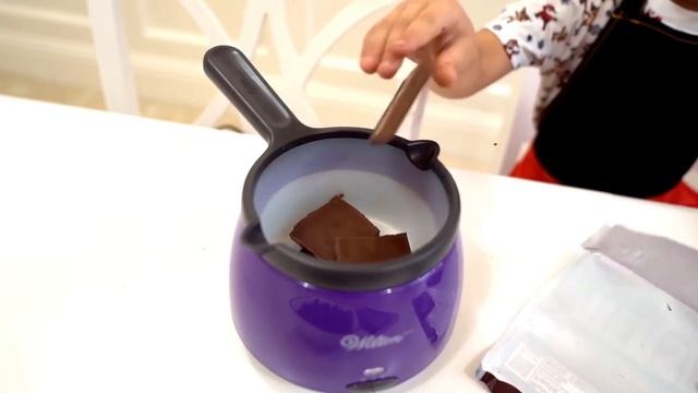 ДИАНА И РОМА - Диана и Рома - Весёлые истории для детей Про еду