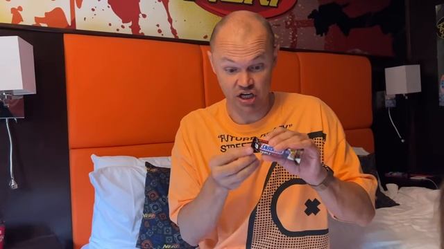 Мистер Макс 24 часа в комнате