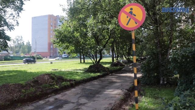 Дорогу к одному из домов по улице Ломоносова обновляют в эти дни по просьбам жителей