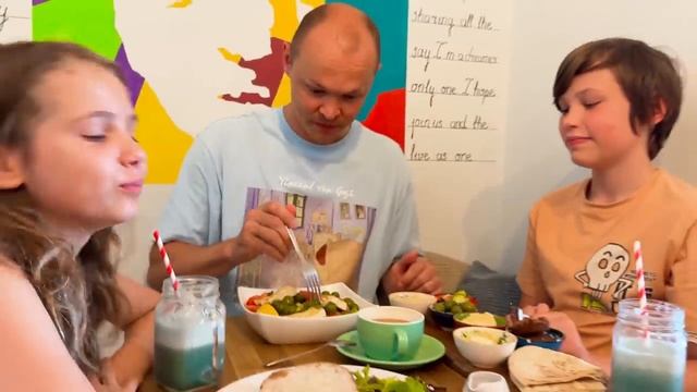 Мисс Кэйти и Мистер Макс (Miss Katy) Папин Рендж Ровер целый день выбирает нам еду