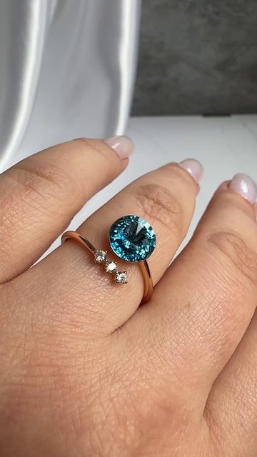 Кольцо "Изида" с голубым круглым кристаллом Сваровски, Xuping Jewelry
