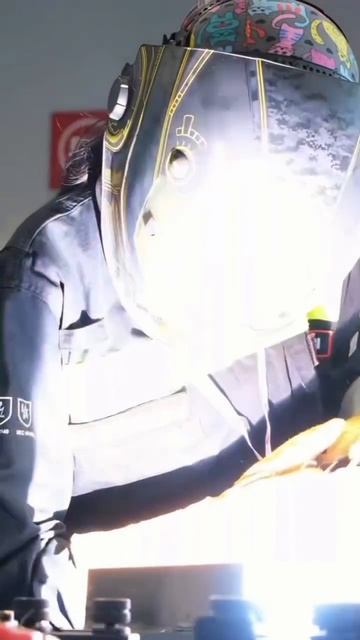 Женщина в сварке