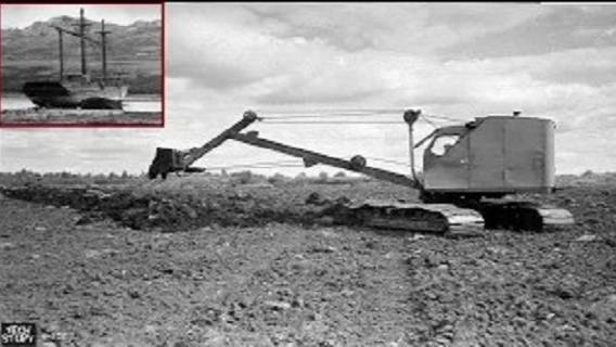 Огромный корабль засыпанный грунтом в поле Рязанской губернии