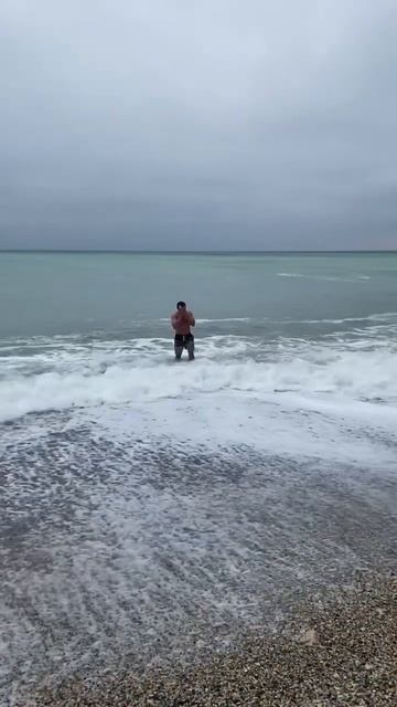 С Новым годом  #crimea #январь #море #коктебель #крым #холодно #зима #холоднаявода #зимаморе
