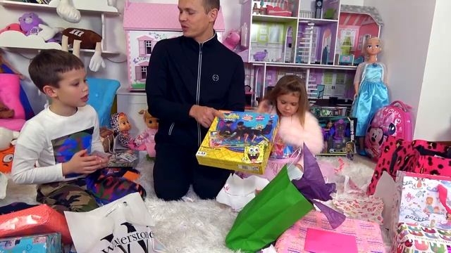 Мистер Макс Подарки для и от ОДНОКЛАССНИКОВ⧸ ⧸ Распаковка игрушек⧸ Unboxing toys and birthday gifts