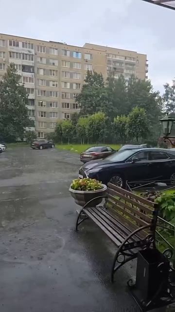 Ливень с градом накрыли Москву и Подмосковье после рекордной жары
