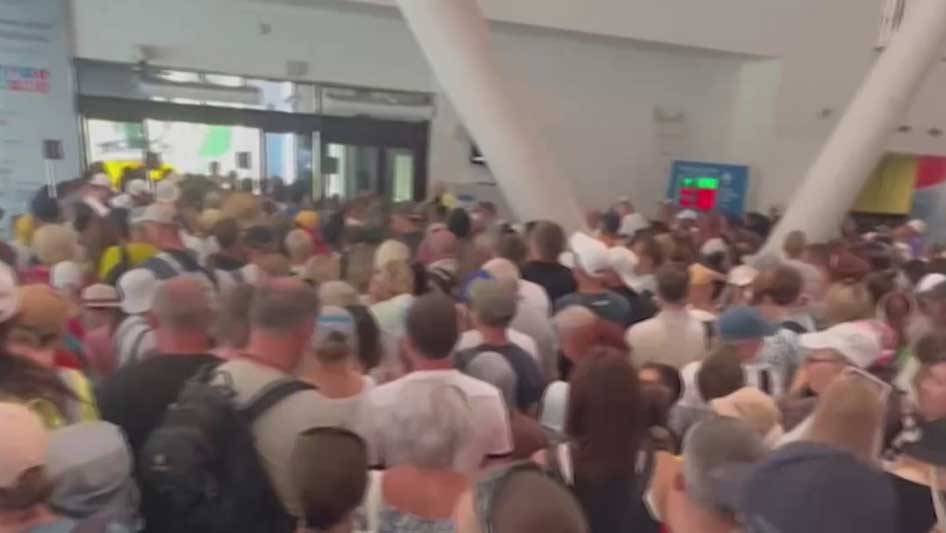В горах Сочи на канатных дорогах образовались большие очереди