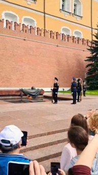 Смена Почётного Караула у Вечного Огня на Красной площади #itsmevladimir #itsme #shorts #redsquare #