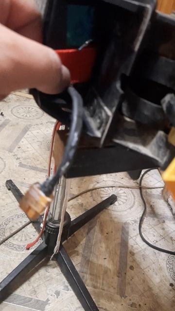 ZAXBOARD ES-8i. Быстросъём для аккумулятора.