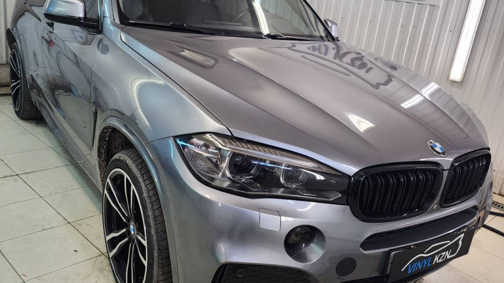 BMW X5 - затемнение передних фар, противотуманок, задних фонарей полиуретановой пленкой