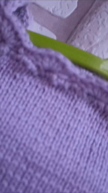 "✨ Эксклюзивная пчелиная кофточка ручной работы! ✨

Уже в наличии! 🥳 Вязаная детская кофта от 6 меся