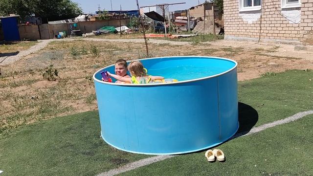 дети не поделят пистолет водяной🥴🤪🤣