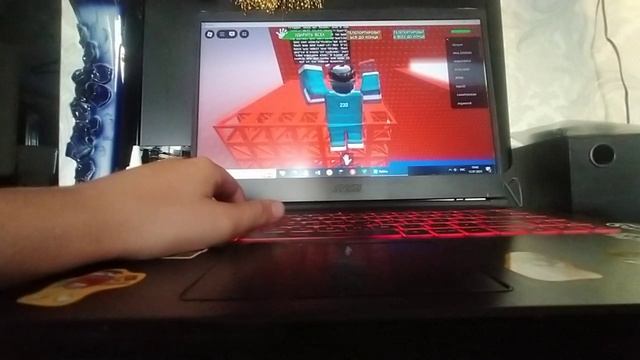 играю в roblox в паркур паркур новое движение но в игре кальмара из третьей части первая часть