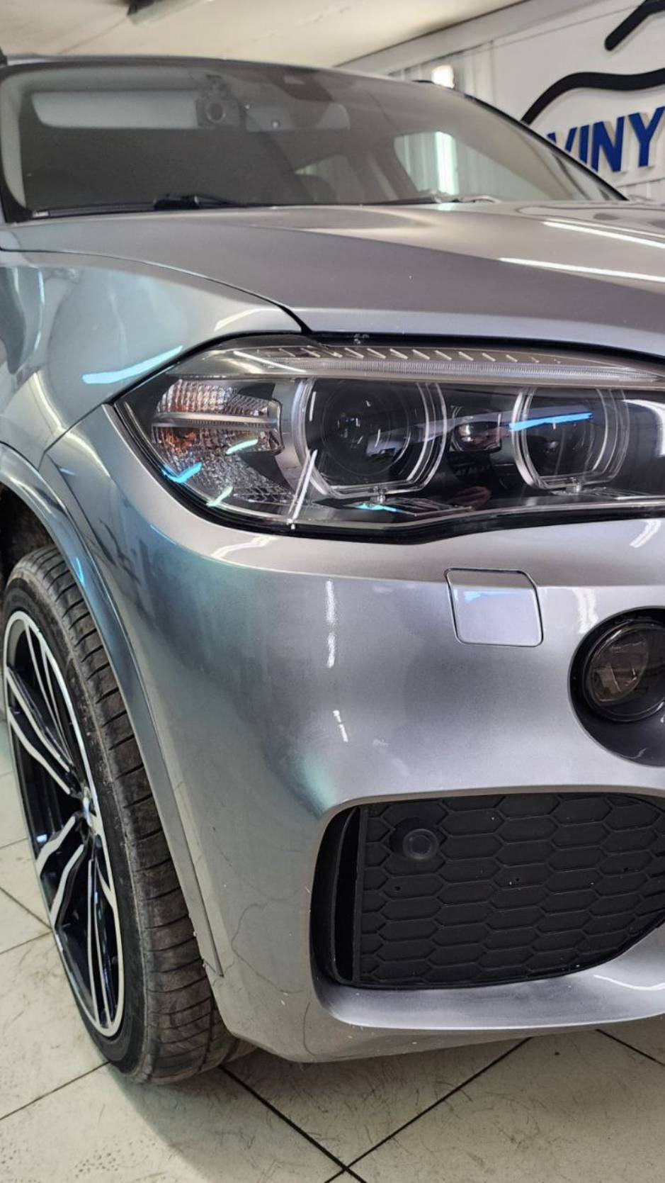 BMW X5 - затемнение передних фар, противотуманок, задних фонарей полиуретановой пленкой