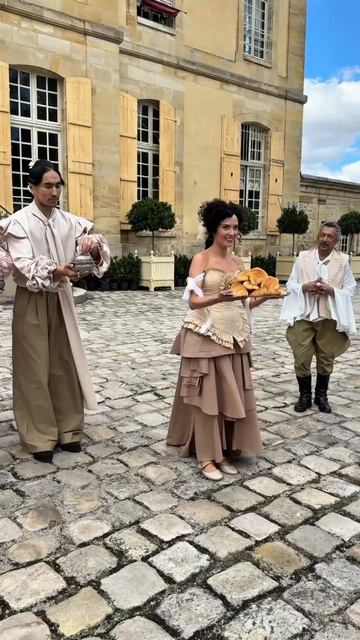 Да начнется веселье!💍 Мы приехали на свадьбу в замок в Париже, тут потрясающе красиво, вокруг