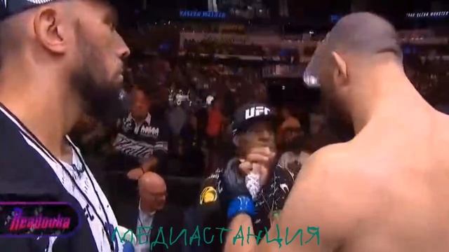 Боец UFC Вальтер Уокер вышел на ринг под песню «Матушка-Земля» и одержал красивую победу