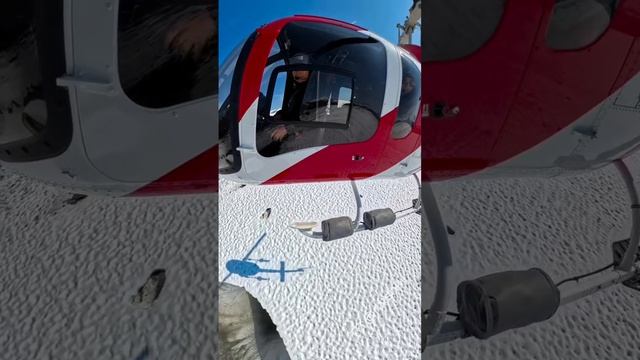 Пилот вертолета с Аляски показала образовавшиеся в тающих ледниках дыры. 

Под некоторыми из них про