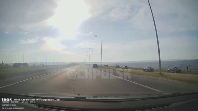 Момент ДТП на Президентском мосту