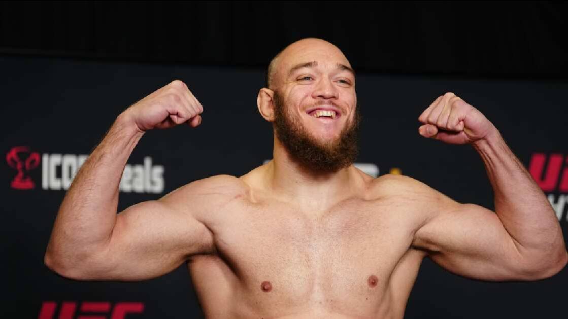 Боец Уокер вышел на бой турнира UFC под песню "Матушка Земля"