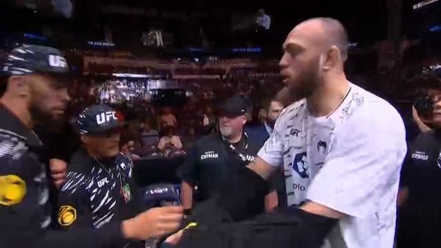 Бразильский боец UFC Вальтер Уокер вышел на бой в США под русскую песню «Матушка»