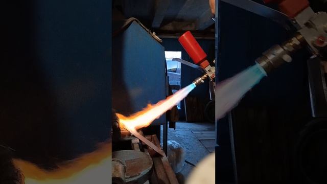 1000004909.mp4 Аппарат для газопламенного порошкового напыления металлических и полимерных покрытий.