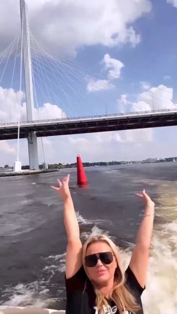 Анна Семенович в Питере отдыхает со скрипачом #shorts #shortvideo #шоубиз #аннасеменович #семенович