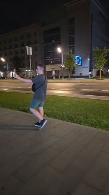 Меня засняли со стороны, когда я снимал видео 😁