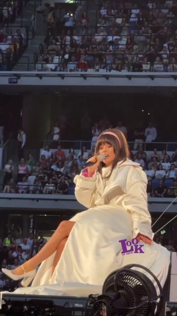 ZIVERT открыла стадионное шоу треком «Эгоистка» 🤍
#looktvinfo #луктвинфо #radiolookinfo #zivert #г