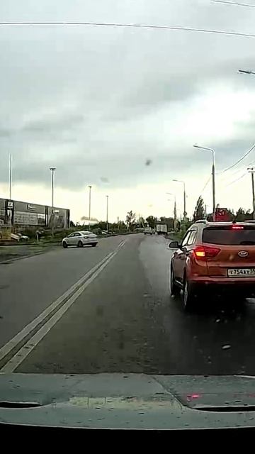У него зеркала отсутствуют