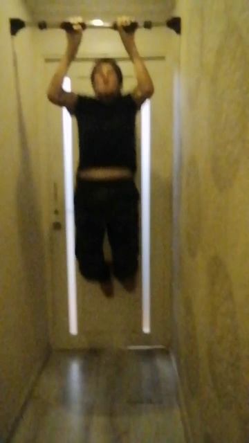 Я крутой я много подтягиваюсь а вы все дохлопупы