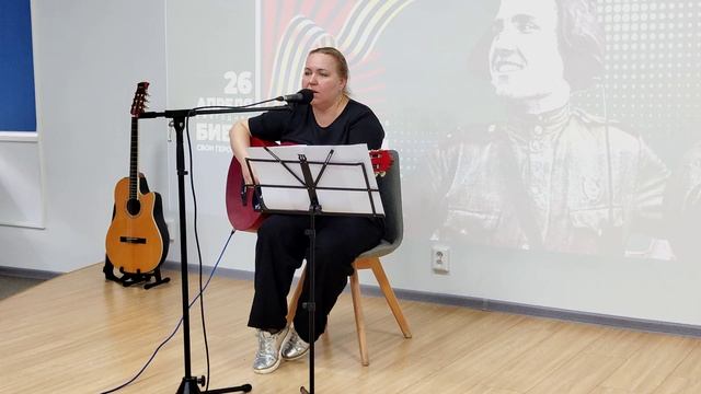 4) Литературно-музыкальный вечер "Под звуки стихов и песен" (Баллада о пробитой каске).