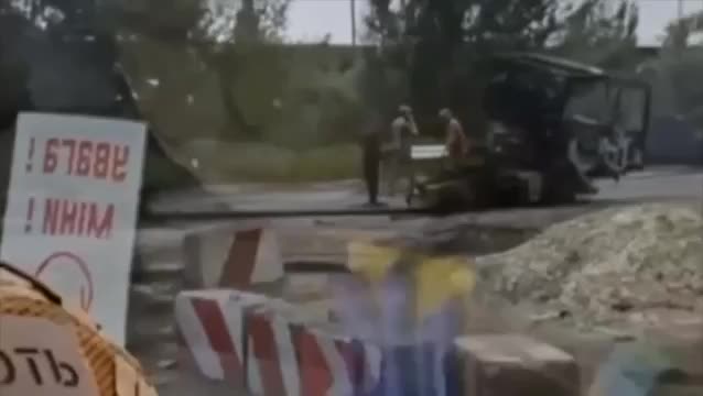 Стела около Красноармейска, возле которой любили фотографироваться хохлы и где отметился и сам зе...