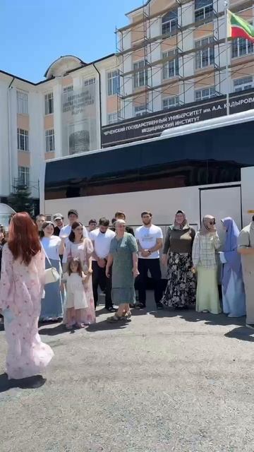 Очередная группа наших студентов отправилась на каспийский берег для отдыха.