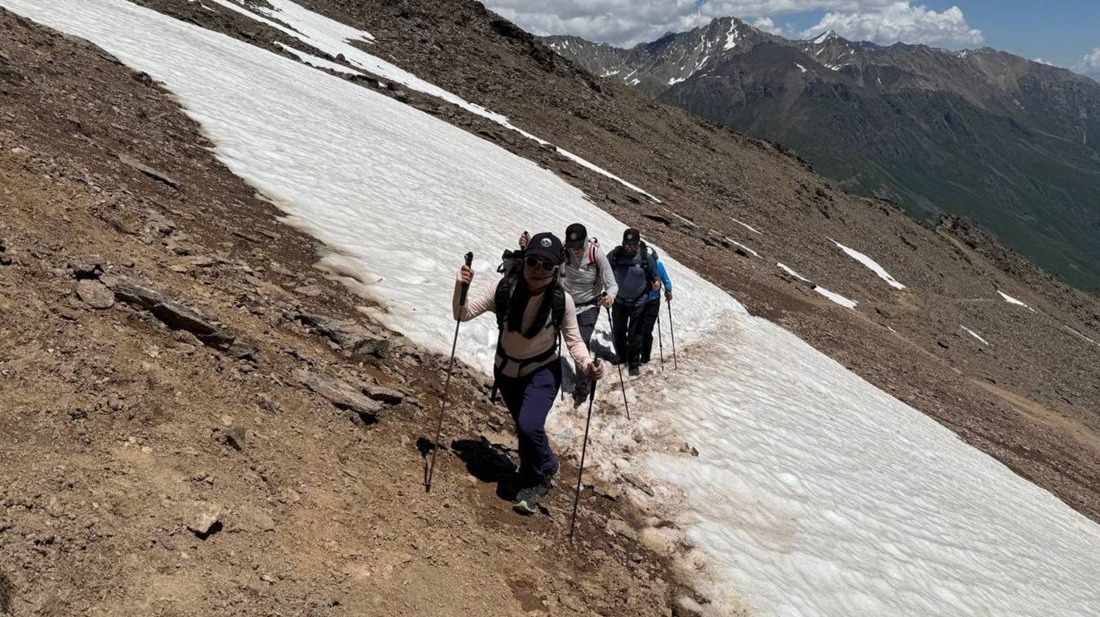 Группа Клуба 7 Вершин «14peaks» на акклиматизационном выходе на вершину Плечо Чегета