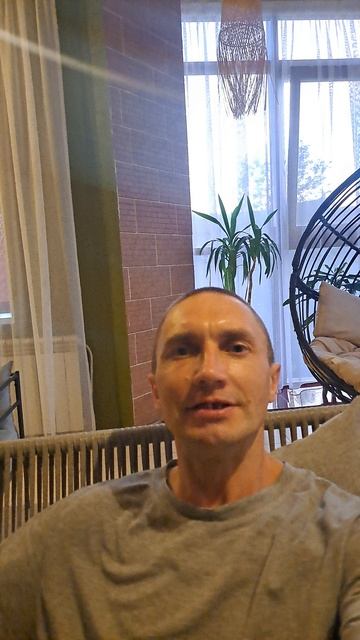 Почему когда написано окрашено, многие подходят, чтоб убедится, действительно окрашено?