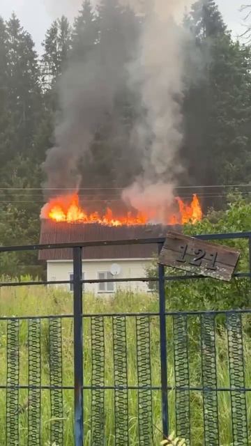 Молния ударила в жилой дом в Истре.