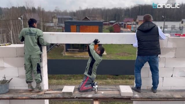 Установка армированной перемычки для оконного проема