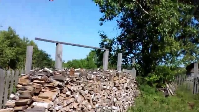 Помощь пожилым родителям на селе. Заготовка дров.🏡