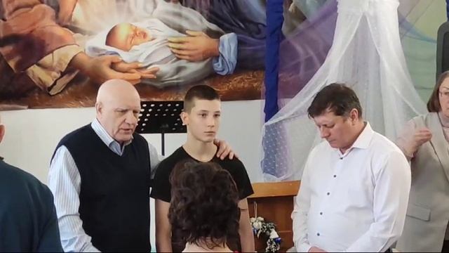 Благословляют моего сына Михаила.